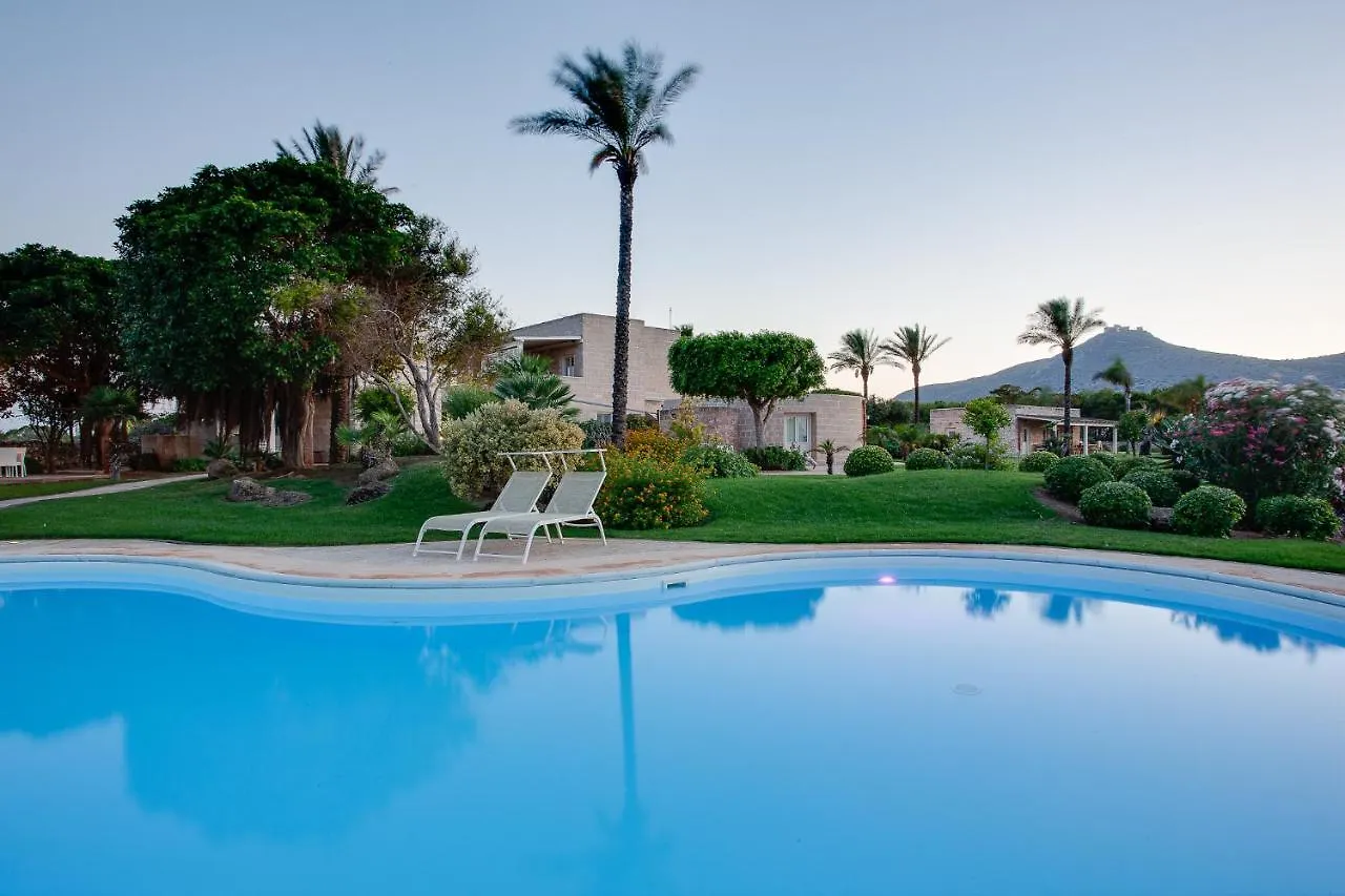 מלון פאביננה Geco Resort איטליה